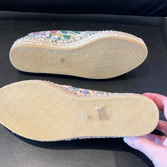 Gucci floral espadrilles NWOT Size 37 no box - Picture 4 of 7